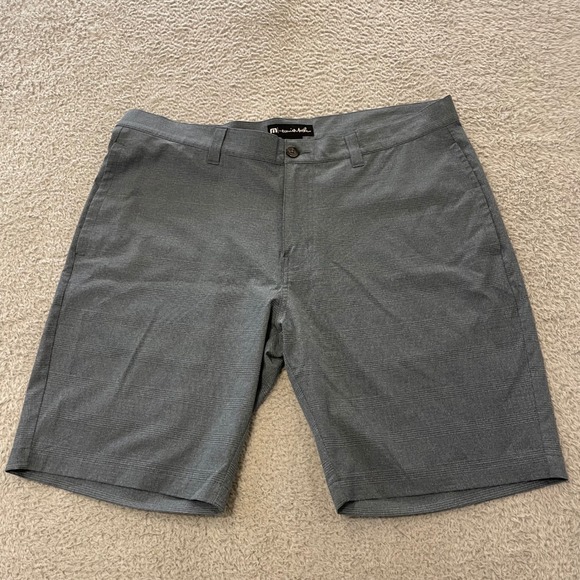 TravisMathew Other - Travis Mathew Grommet 9" Shorts Mens 38 Gray Blue Plaid Performance Golf 1MW830